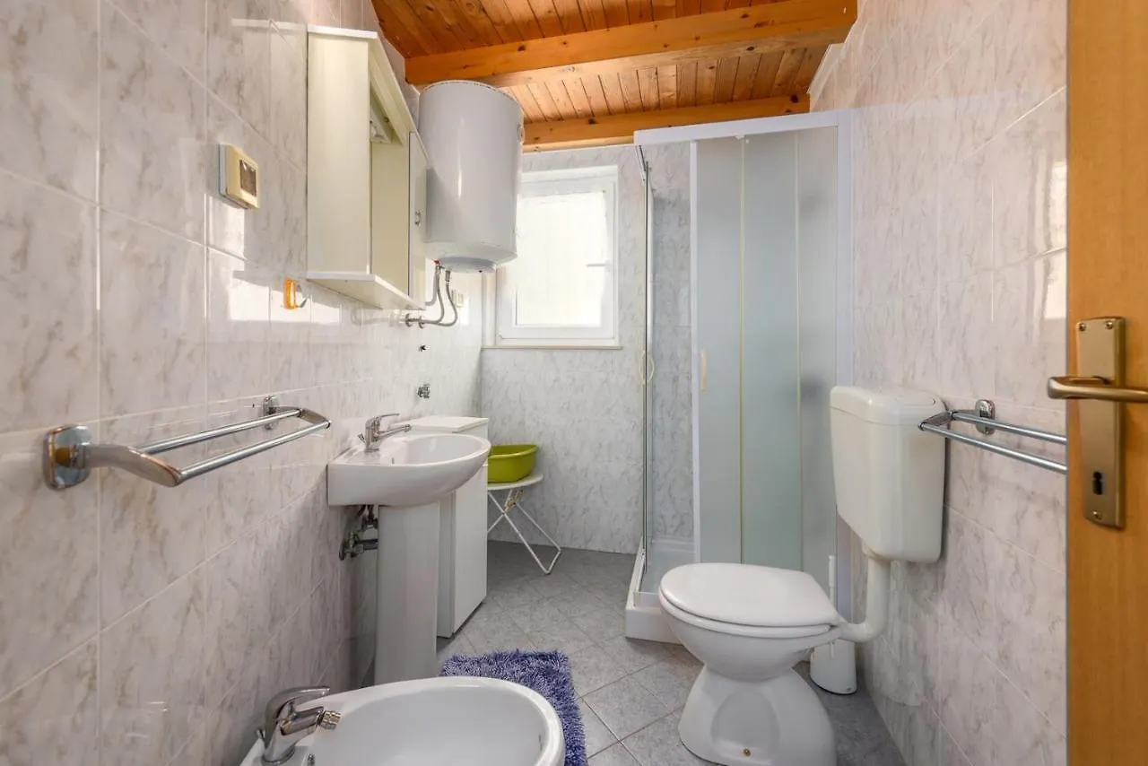 Гостевой дом Manfroi House With Apartments Ловречица